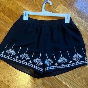 High waisted black shorts with print